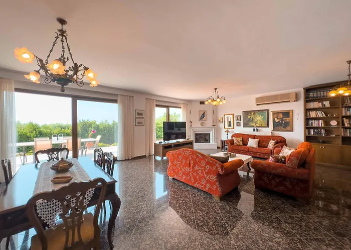 Villa Bougainvillea